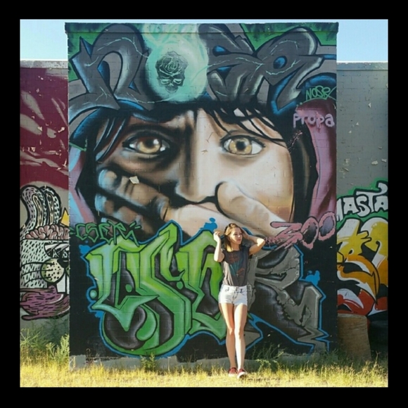 《empty graves》 - Picture 3 of 4